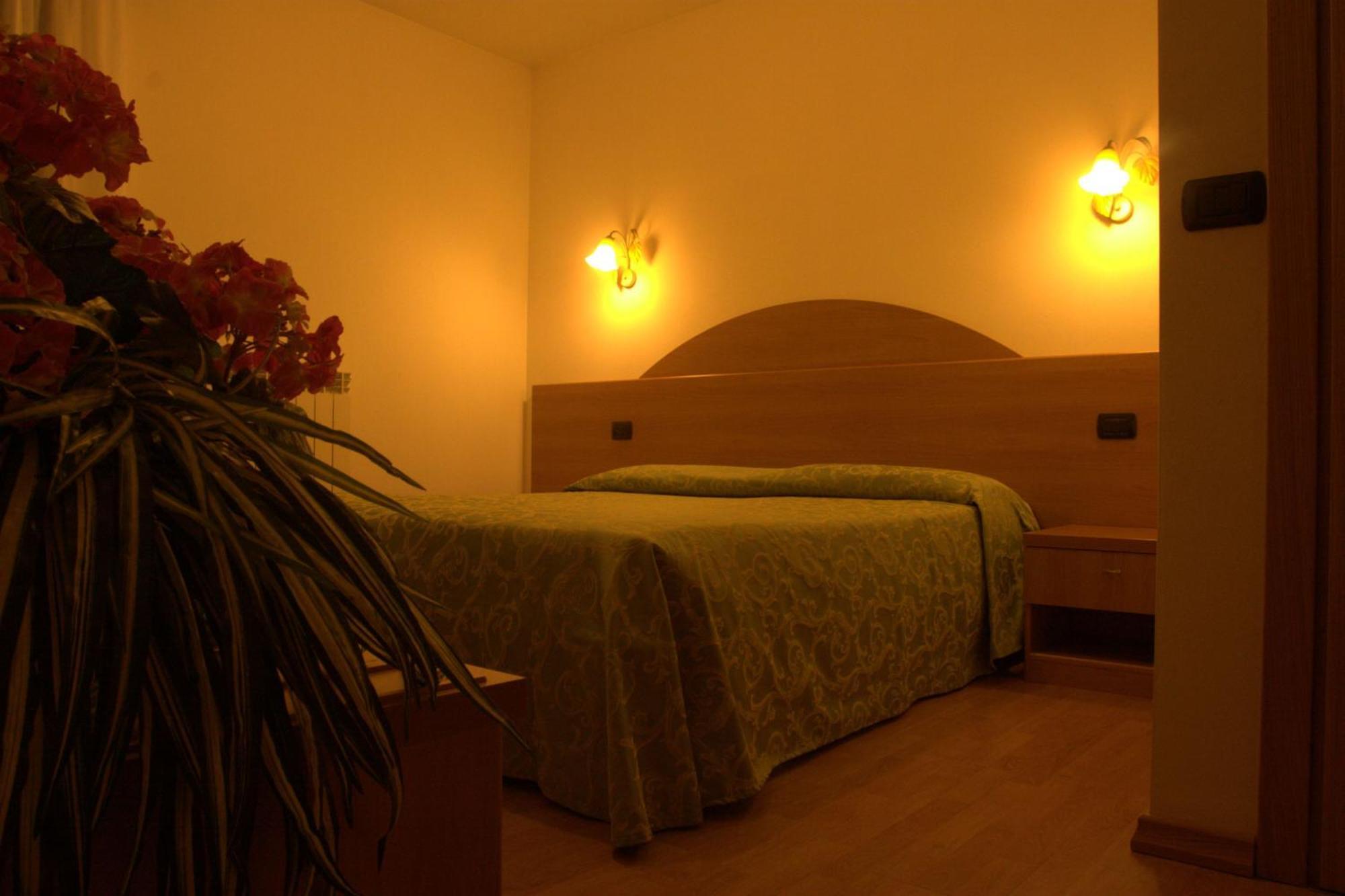 Hotel Denny Pinzolo Esterno foto